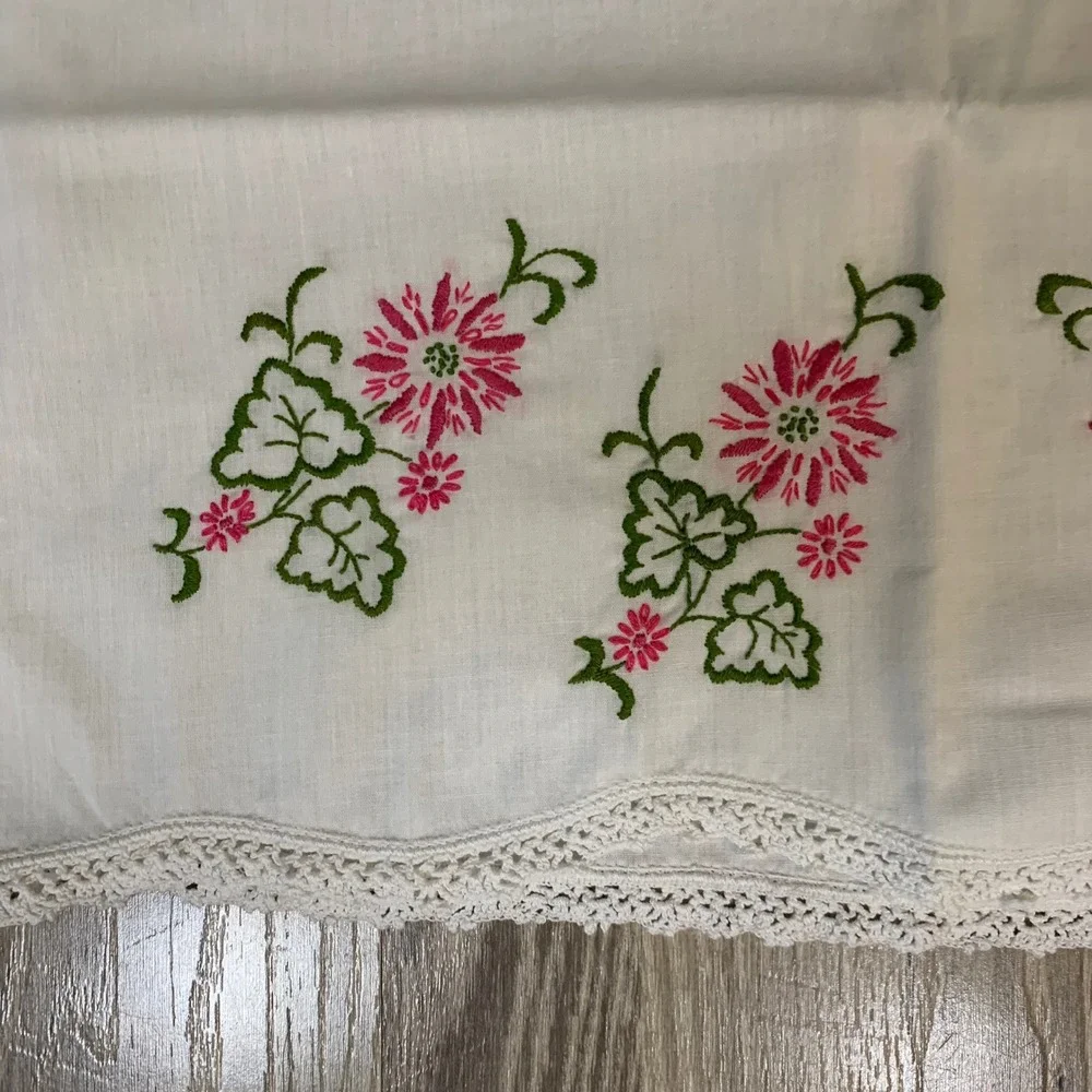 Vintage Hand Embroidered‎ Floral Pillowcases Set of 2 Pink Cottagecore 30x20